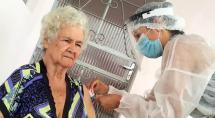 Betim dá início à vacinação de idosos com idade acima de 90 anos