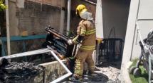 Casa pega fogo, criança morre e mãe e irmão ficam feridos em Betim