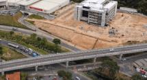 Obras do novo viaduto ao lado do Monte Carmo são retomadas; estrutura antiga será desmontada