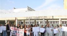 Funcionários do Hospital Regional protestam e ameaçam entrar em greve Funcionários do Hospital Regional protestam e ameaçam entrar em greve