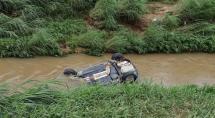 Carro é encontrado dentro do Riacho das Areias, em Betim