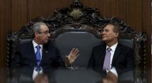 Cunha entrega para Renan processo de impeachment de Dilma Cunha entrega para Renan processo de impeachment de Dilma