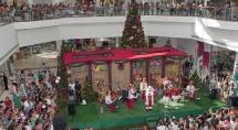 Chegada do Papai Noel ao Metropolitan atrai grande público Chegada do Papai Noel ao Metropolitan atrai grande público