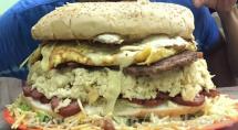 XVitória, o sanduíche de 3 kg feito em Betim