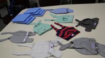 Doulas confeccionam roupinhas para bebês com camisas doadas Doulas confeccionam roupinhas para bebês com camisas doadas