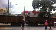 Manutenção em linha férrea altera trânsito no Centro de Betim