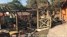 Chalé é destruído por incêndio