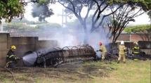 Cilindro pega fogo dentro de lote vago e assusta moradores em Betim