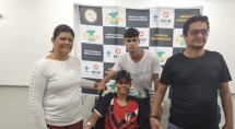 Garoto que teve perna amputada por causa de linha chilena em Betim recebe alta