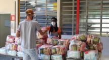 Escolas na regional Imbiruçu começam a distribuir kits alimentação neste sábado (22)