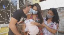 Mãe reencontra bebê recém-nascido após 13 dias internada com coronavírus em Betim