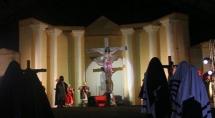 Fiéis se emocionam na peça Fiéis se emocionam na peça