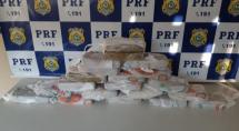 PRF apreende 20 kg de pasta base em painel de carro em Betim PRF apreende 20 kg de pasta base em painel de carro em Betim