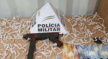 Dois jovens são presos ao abastecer ponto de tráfico de drogas em Betim